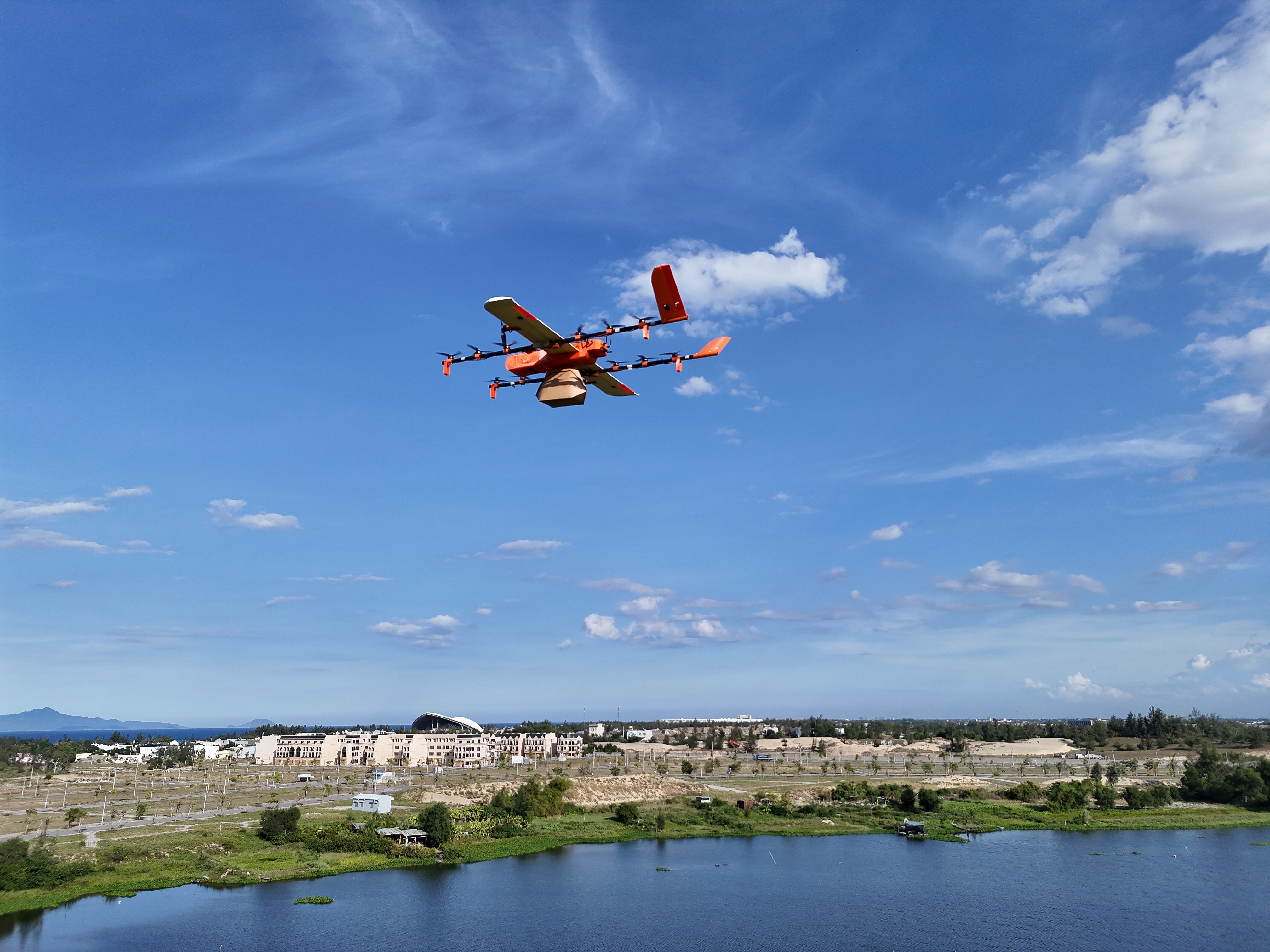 UAV giao hàng đang thực hiện nhiệm vụ